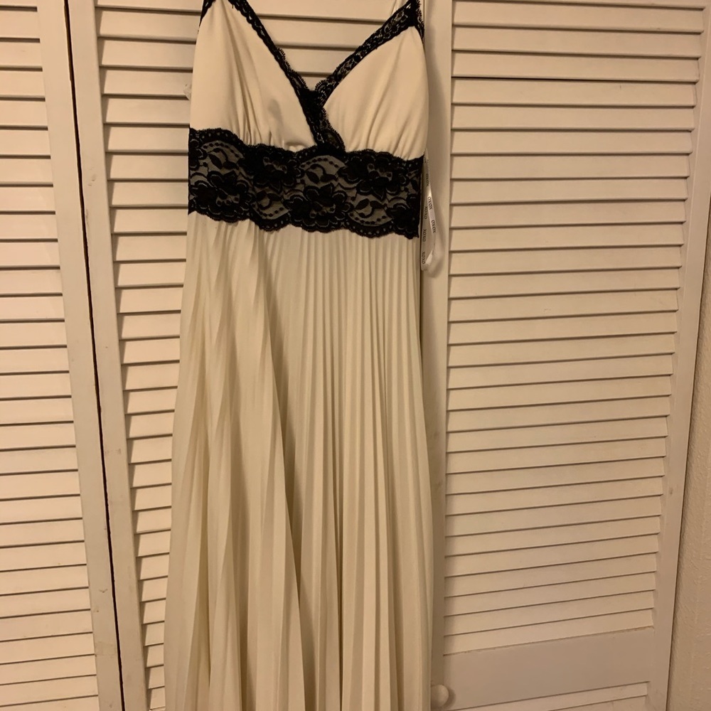 Xoxo lace midi dress size m